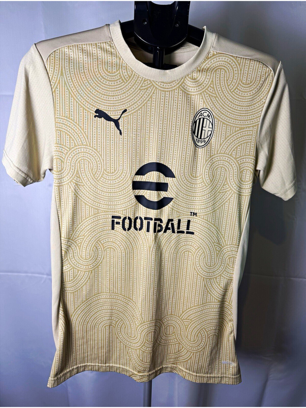 PUMA AC Milan Soccer Football Training Jersey Size S Slim Fit (fits like a XS)